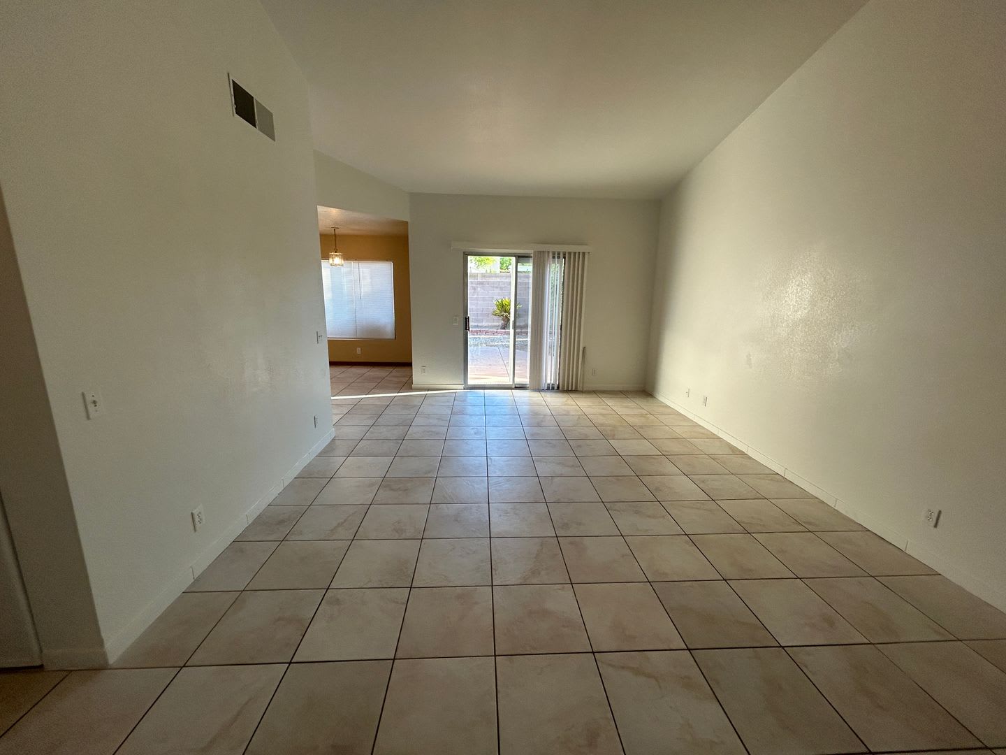 Single story with tile in most living areas. Huge backyard. – photo 3