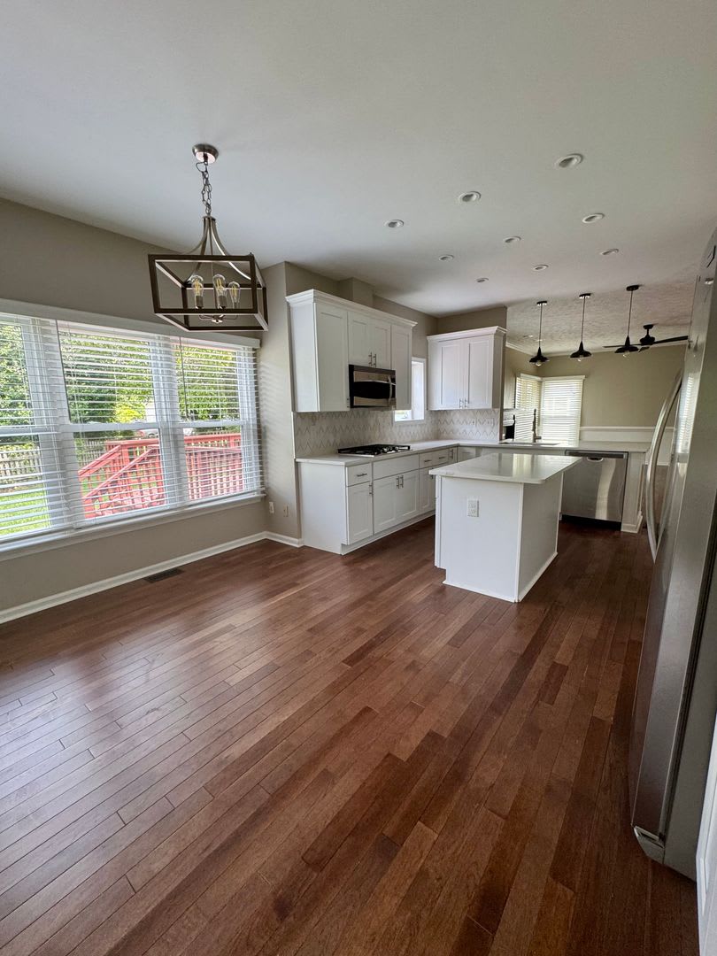 CHARMING HOME IN HIGHLY SOUGHT AFTER NEIGHBORHOOD. – photo 4