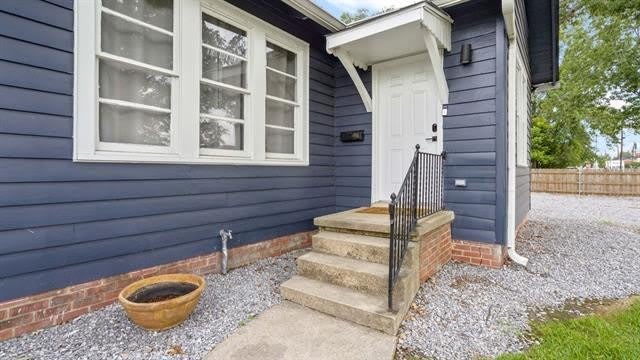210 S OAK Street – photo 3