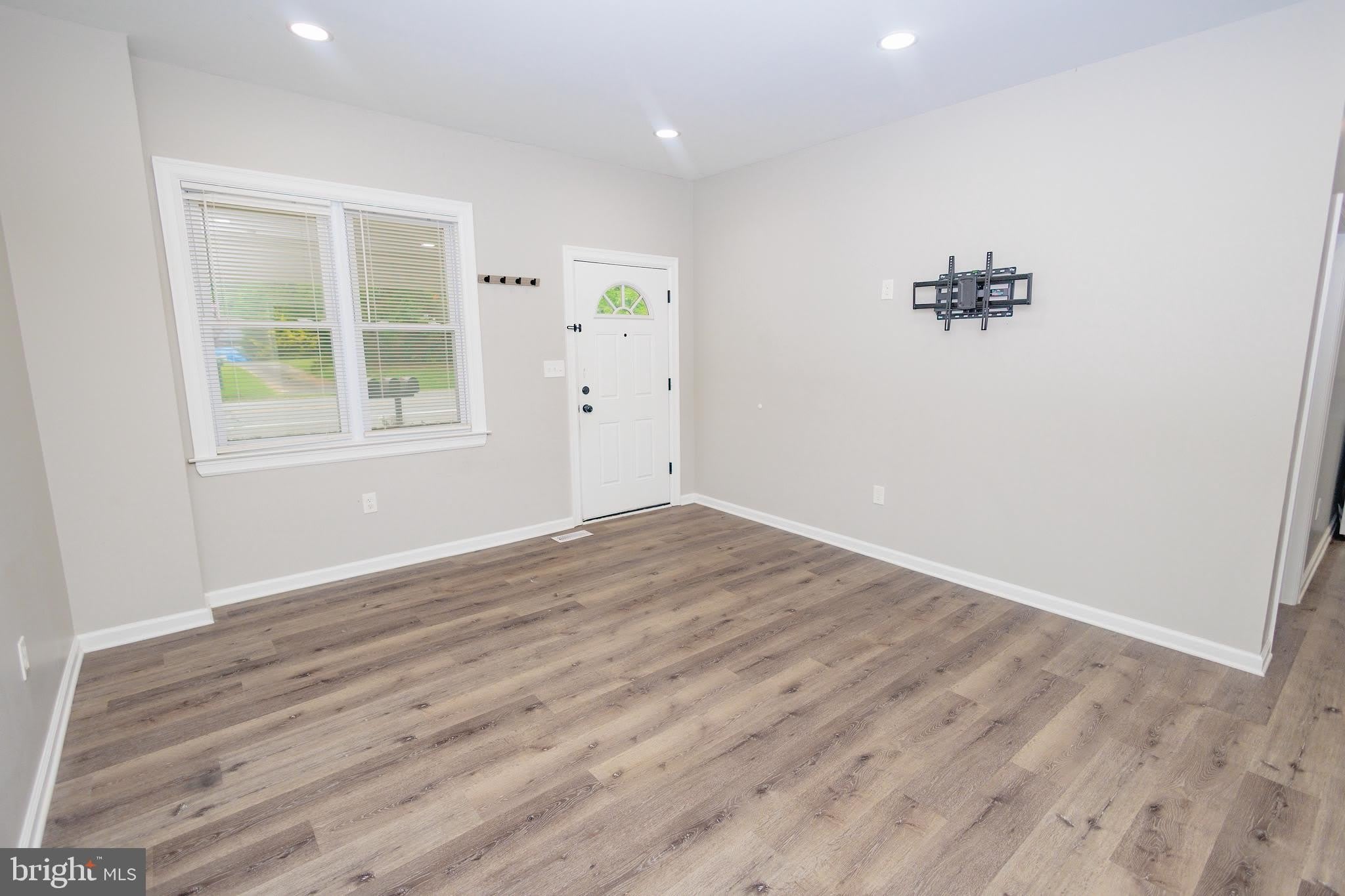 140 DELSEA DR S – photo 4