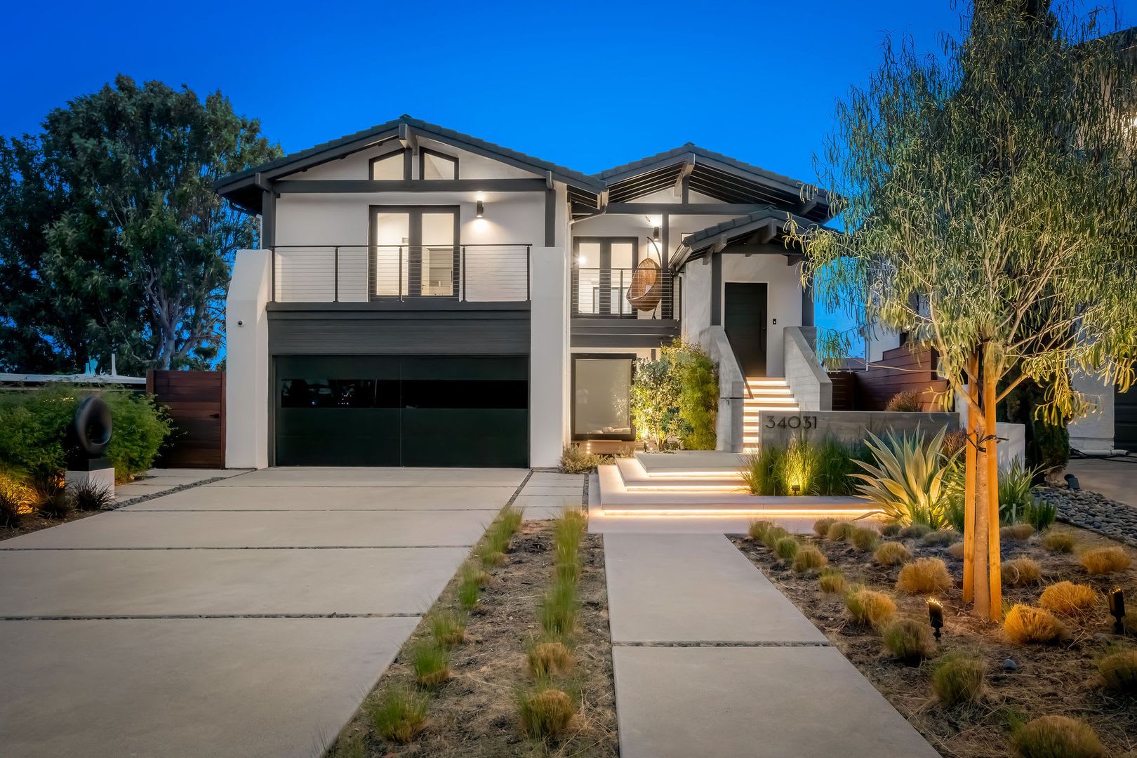 The Ultimate Dana Point Luxury Escape! Modern Coastal Masterpiece in the Heart of the Lantern District – photo 2