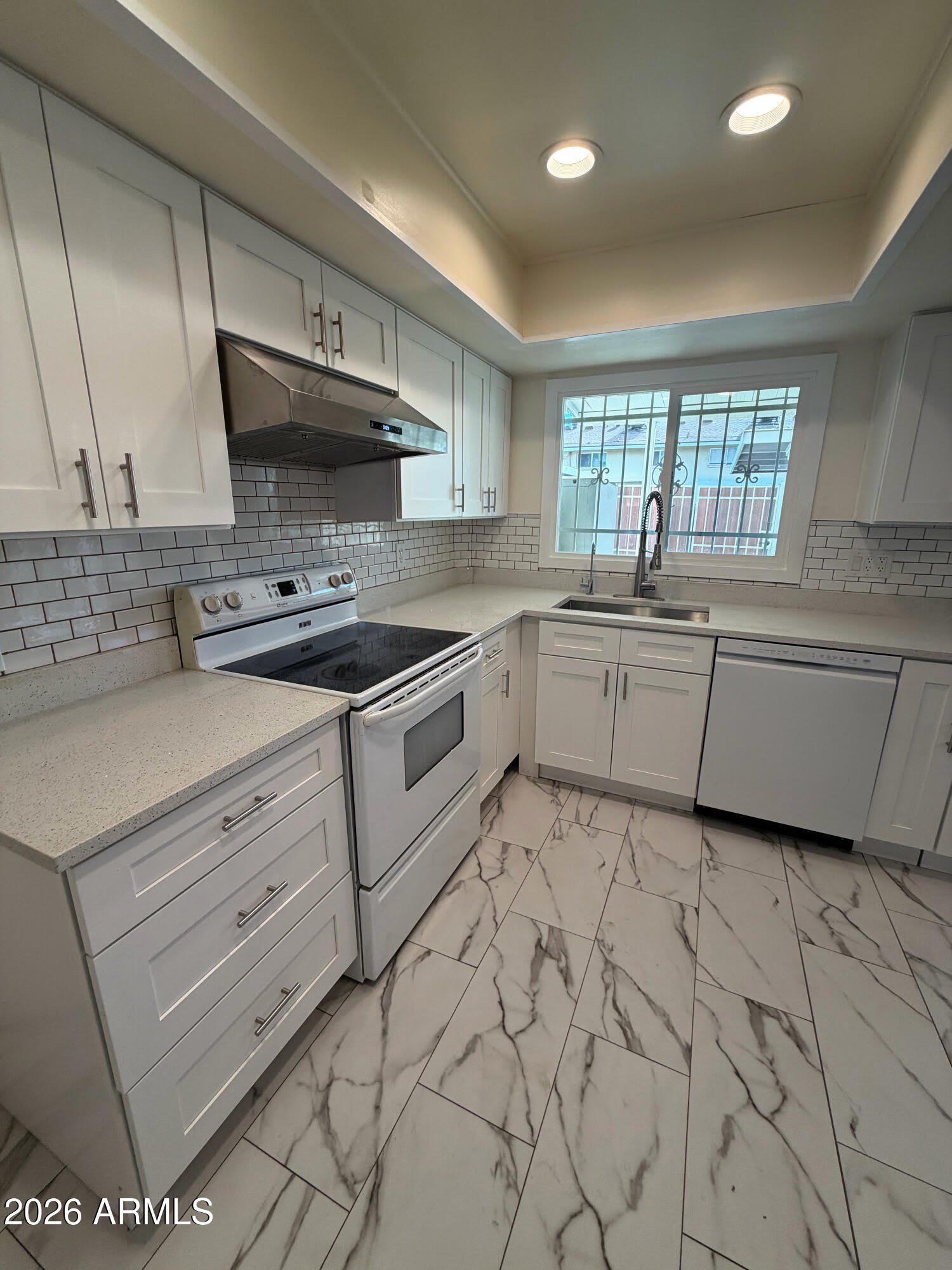1657 W HAZELWOOD Street – photo 4