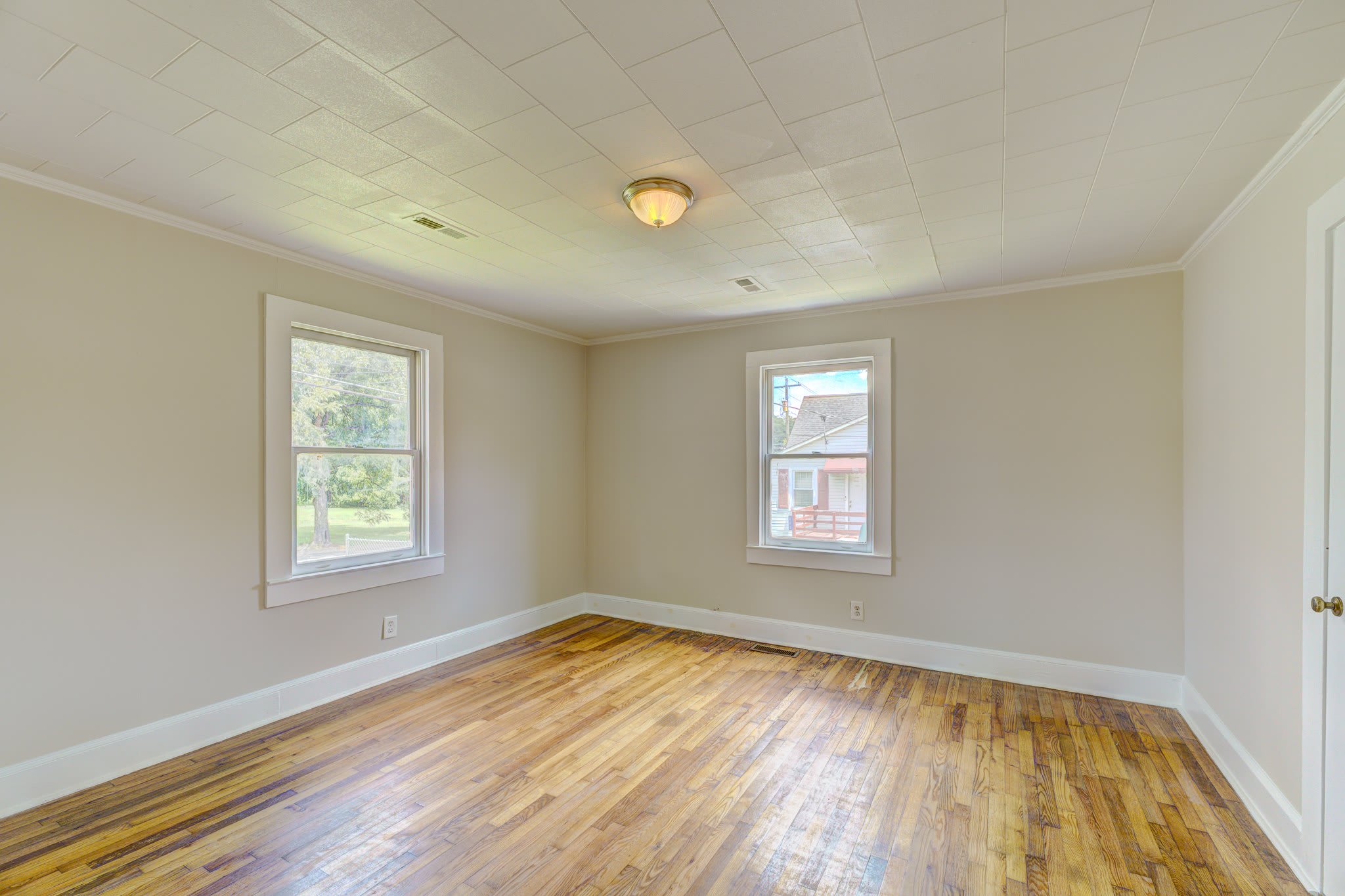 300 E Academy St – photo 3