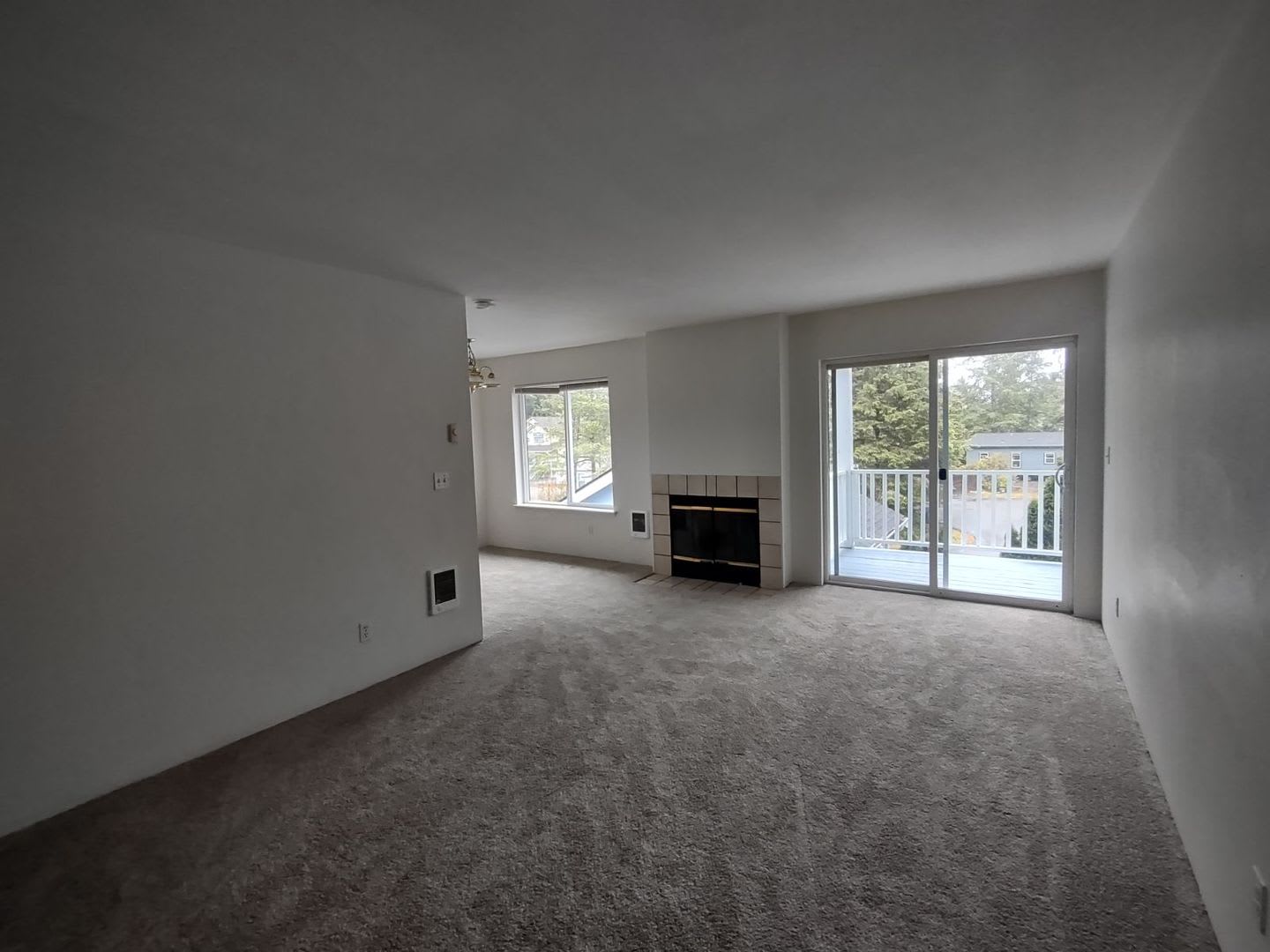 3 BR, 2 BA unit in QUITE 4 plex. Storage & W/D included – photo 5
