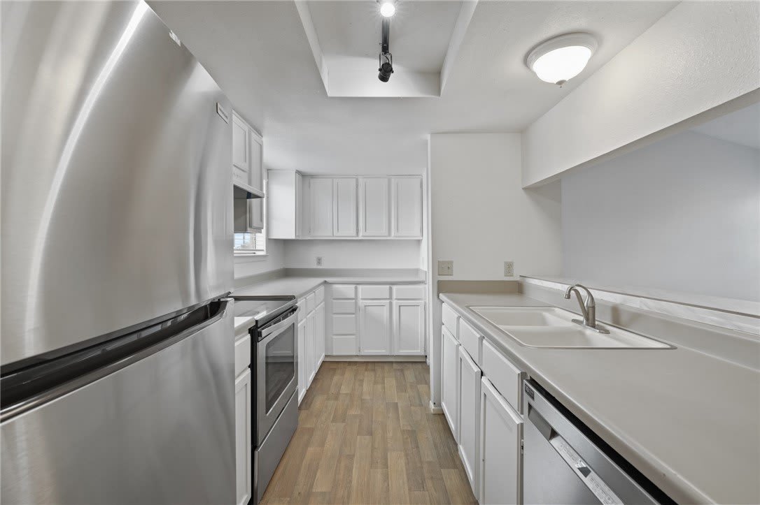 2406 Capitan Drive – photo 4