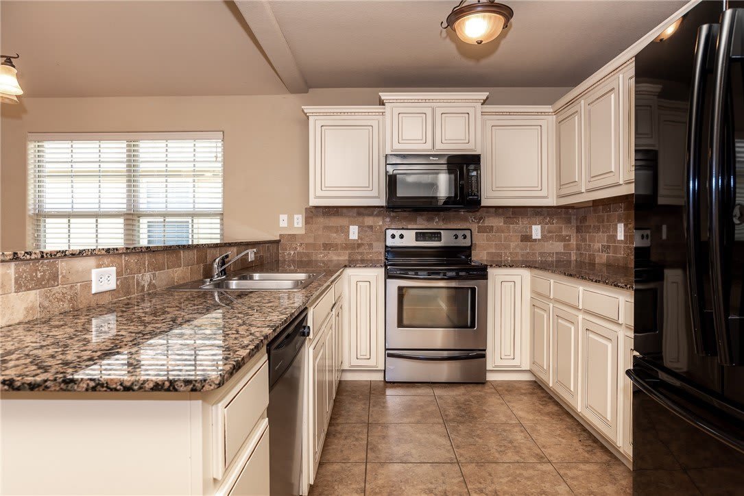 3908 SW Ridgepointe Avenue – photo 5