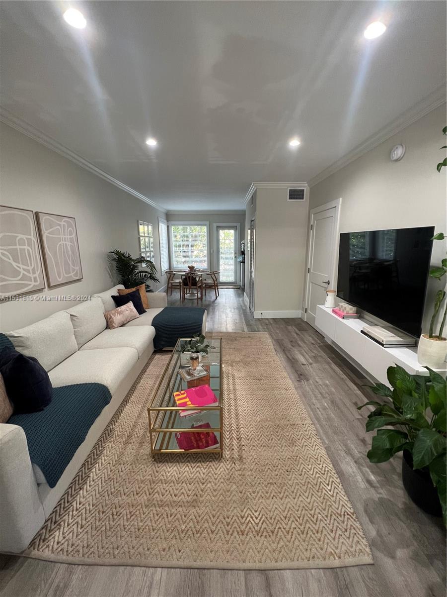 15 Madeira Avenue – photo 1