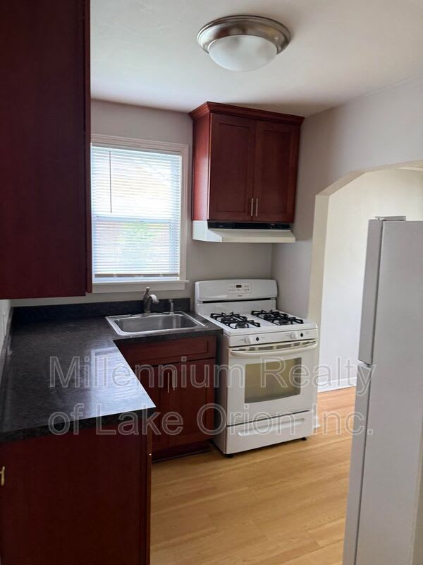 271 Dick Ave – photo 3