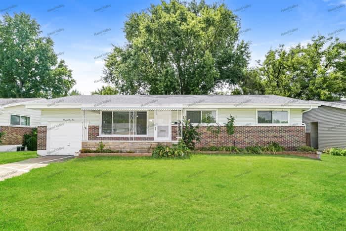2210 Hollis Drive – photo 1