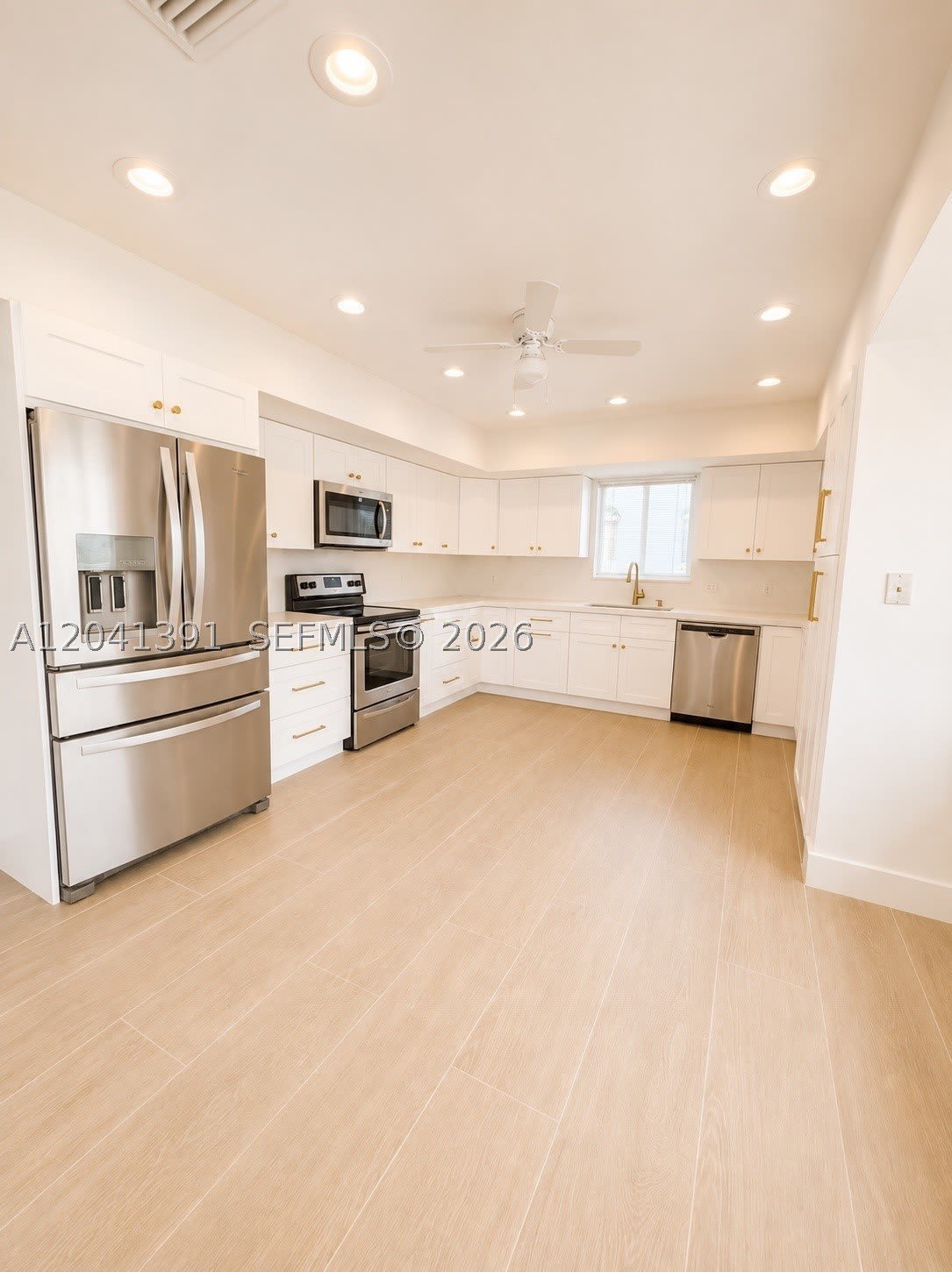 13005 Zambrana St – photo 5