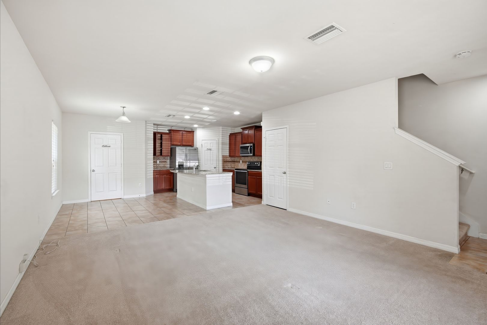 Beautiful 2-Bedroom Townhome in Gated Magnolia Park – Water Included – photo 5