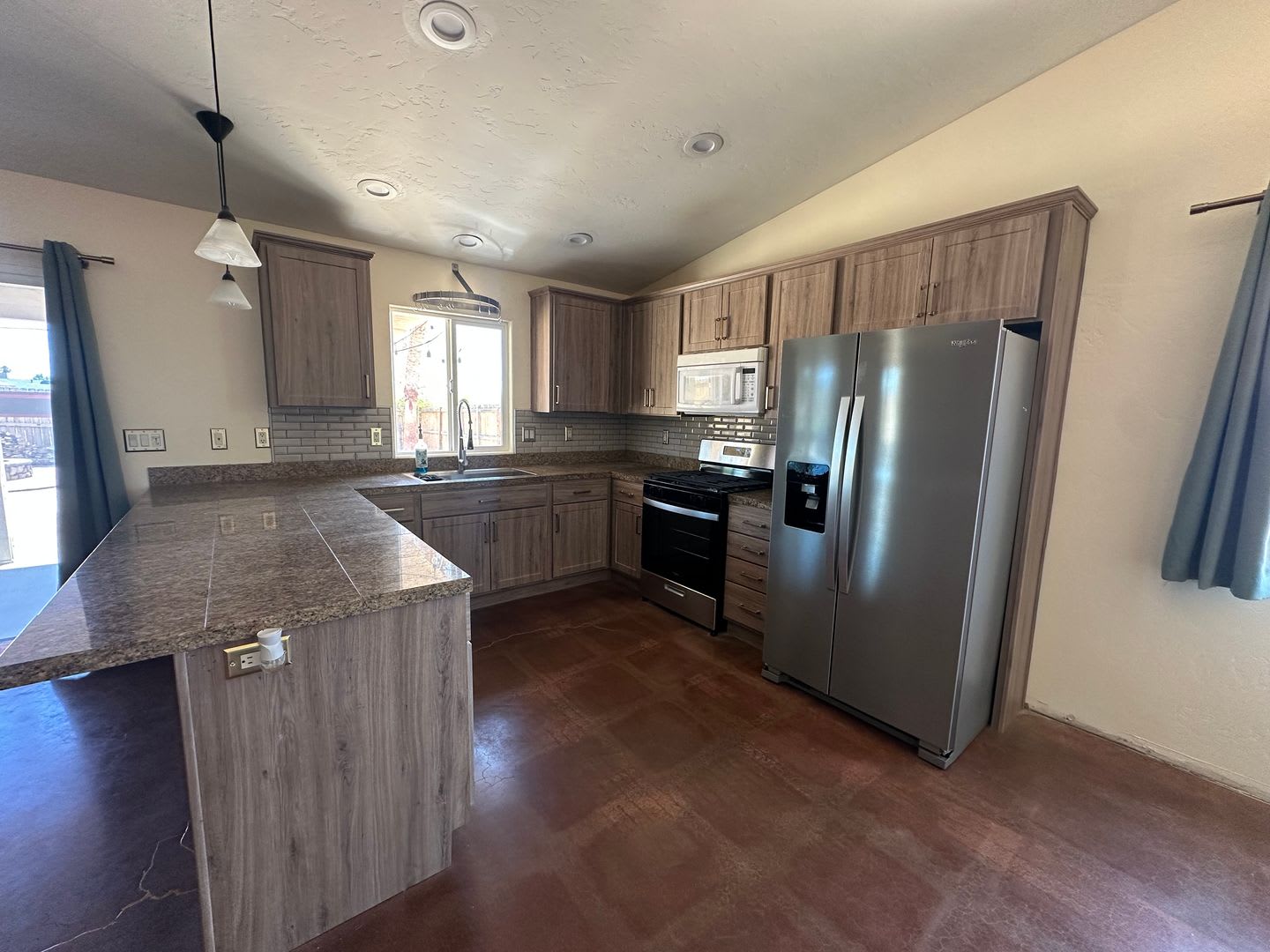 *$100.00 off 1st months Rent Move in Special!*Open Concept 3 Bedroom 2 Bath Home – photo 5