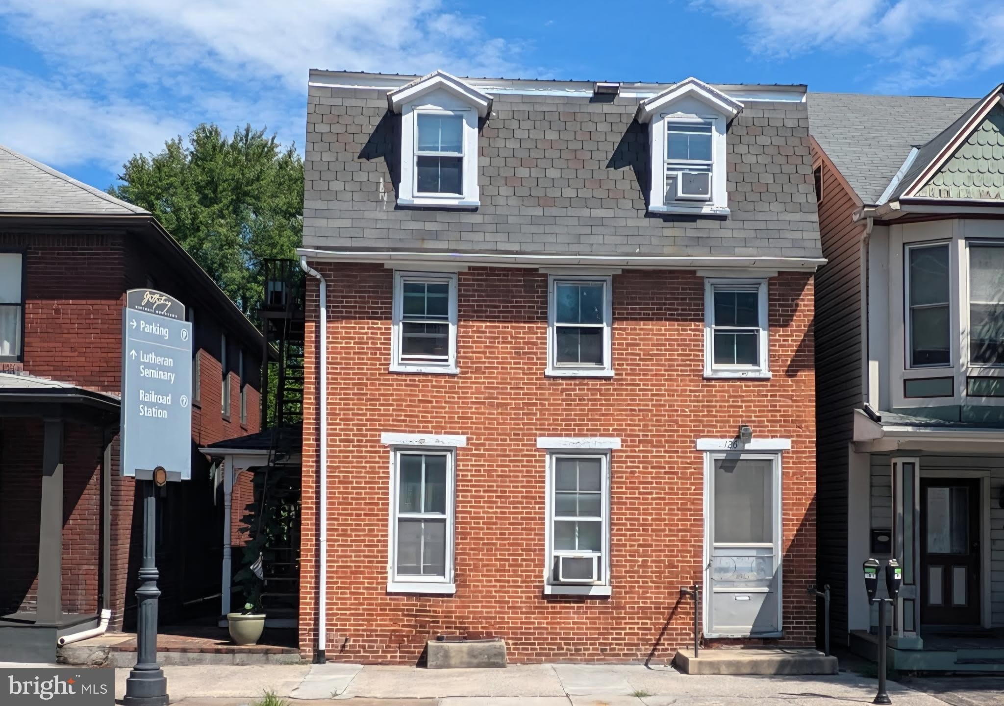 126 E YORK Street – photo 3