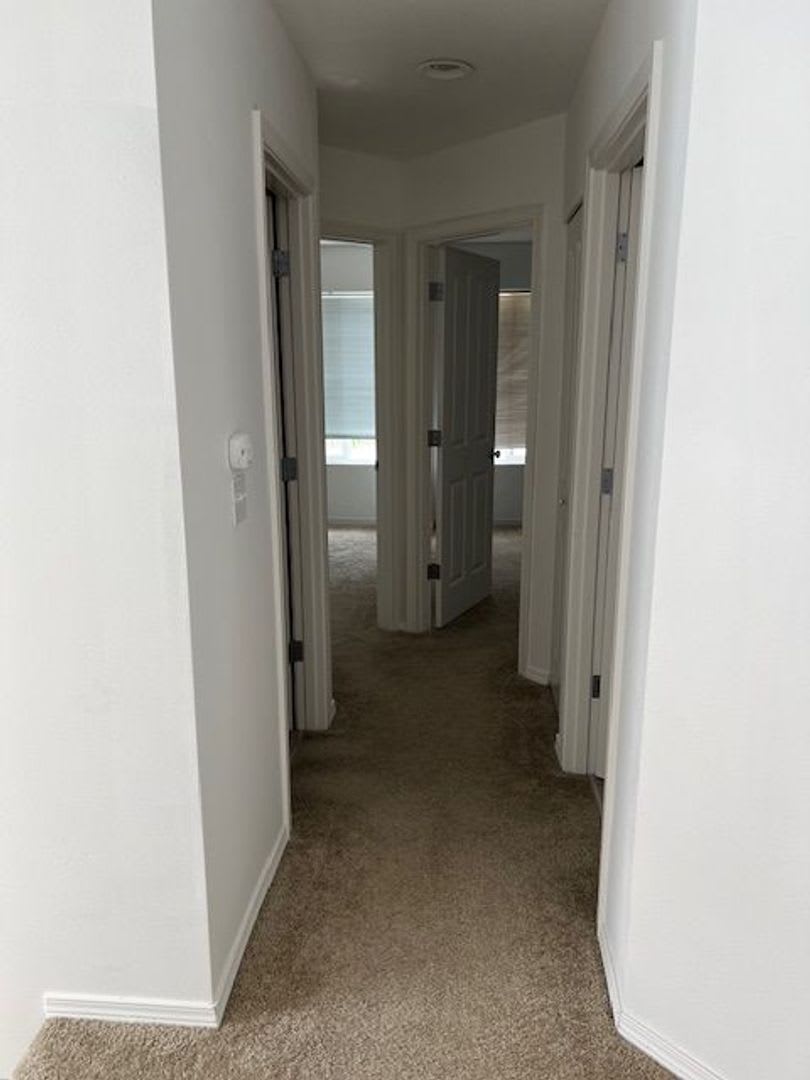 Lakeland Hills 2 Story, 4 Bed, 2.5 Bath Home in Gated Community – photo 3