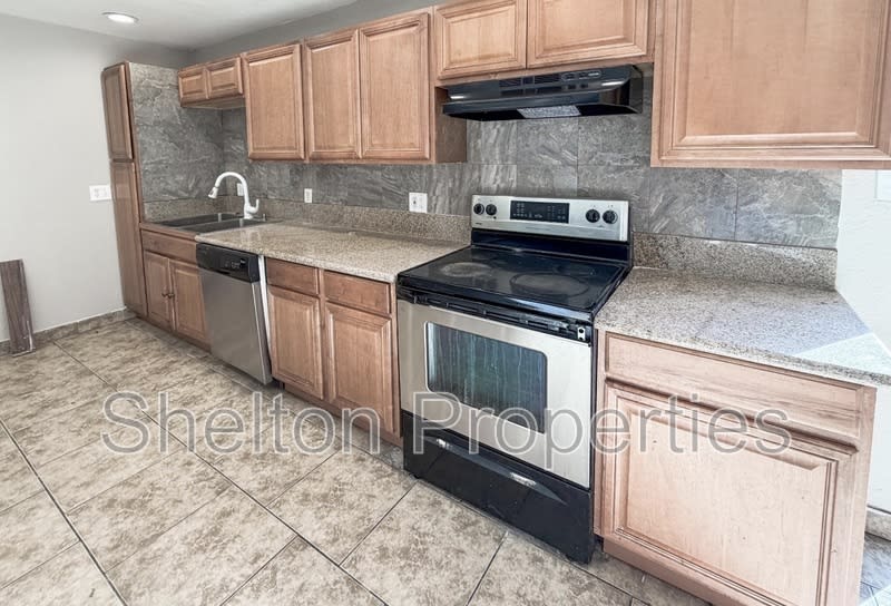 6301 W Earll Dr – photo 2