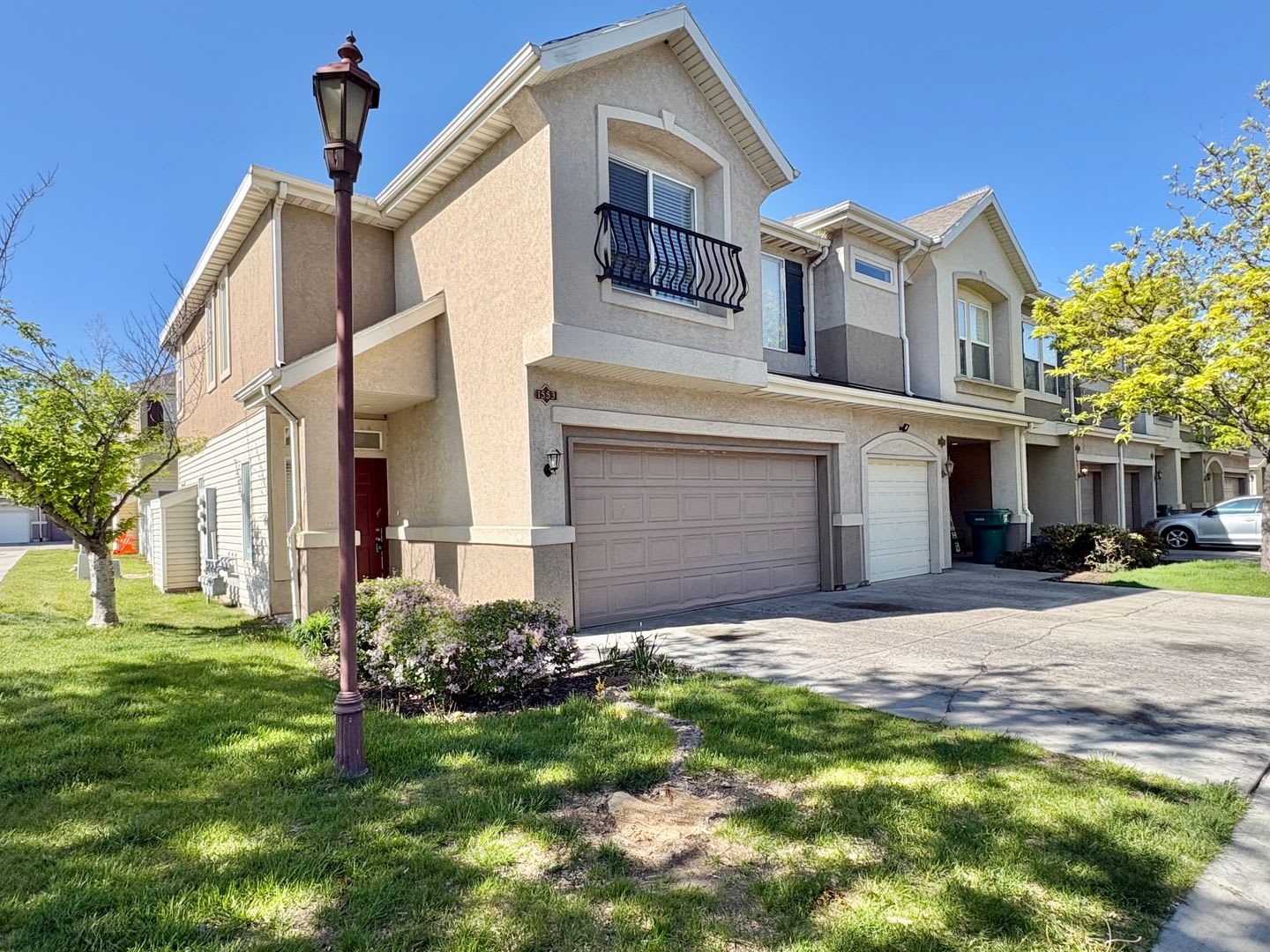 Spacious 3 Bed Townhome In West Valley City With Gated Yard Garage Pool – photo 1