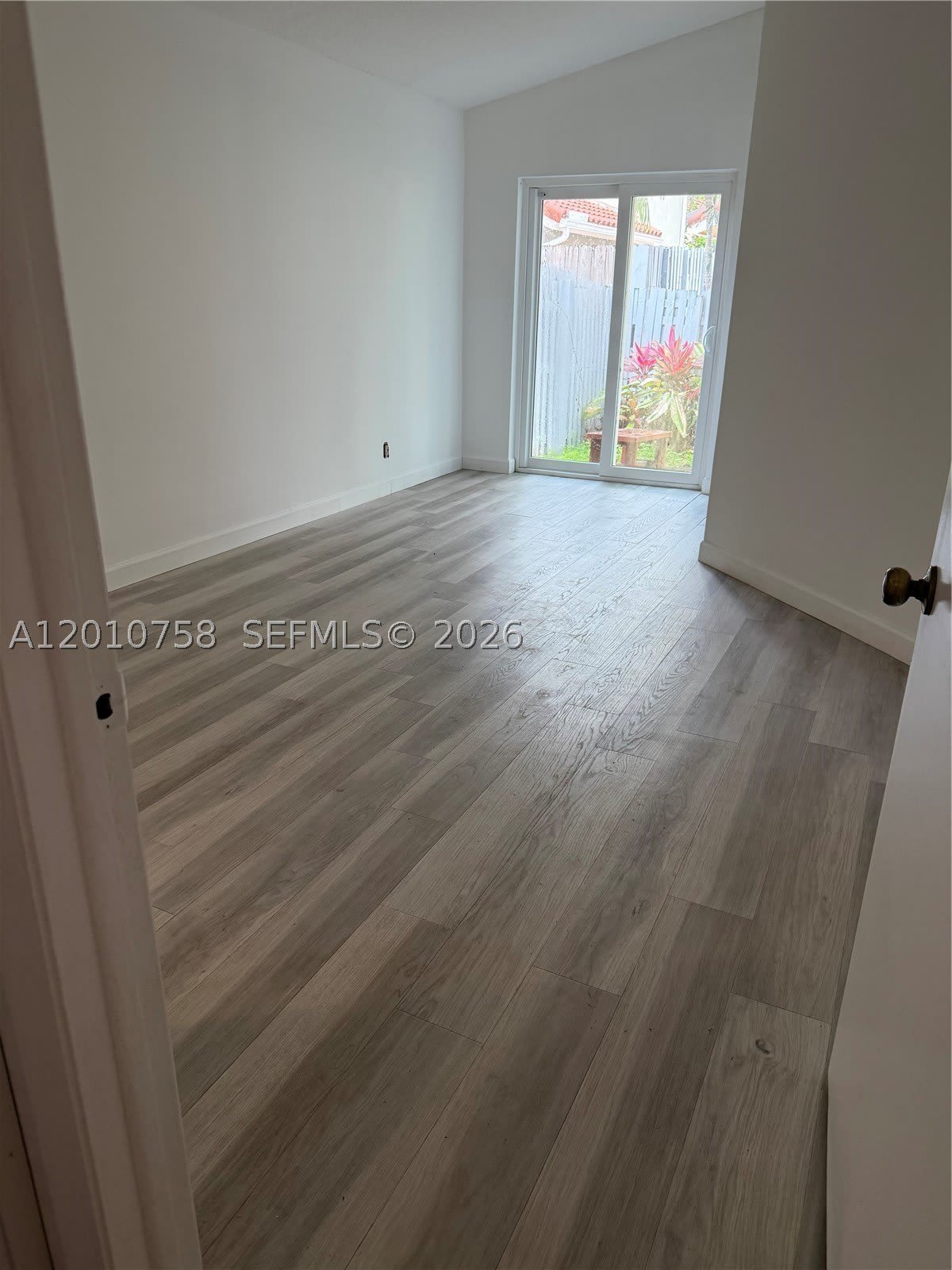 1407 Seagrape Cir – photo 2