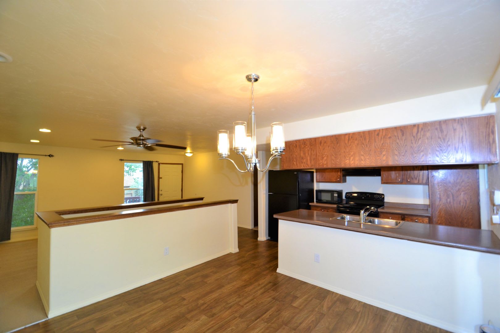 Move In Special 500 Off 1St Month S Rent Gorgeous 4 Bedroom Home For Rent On Suncrest – photo 3