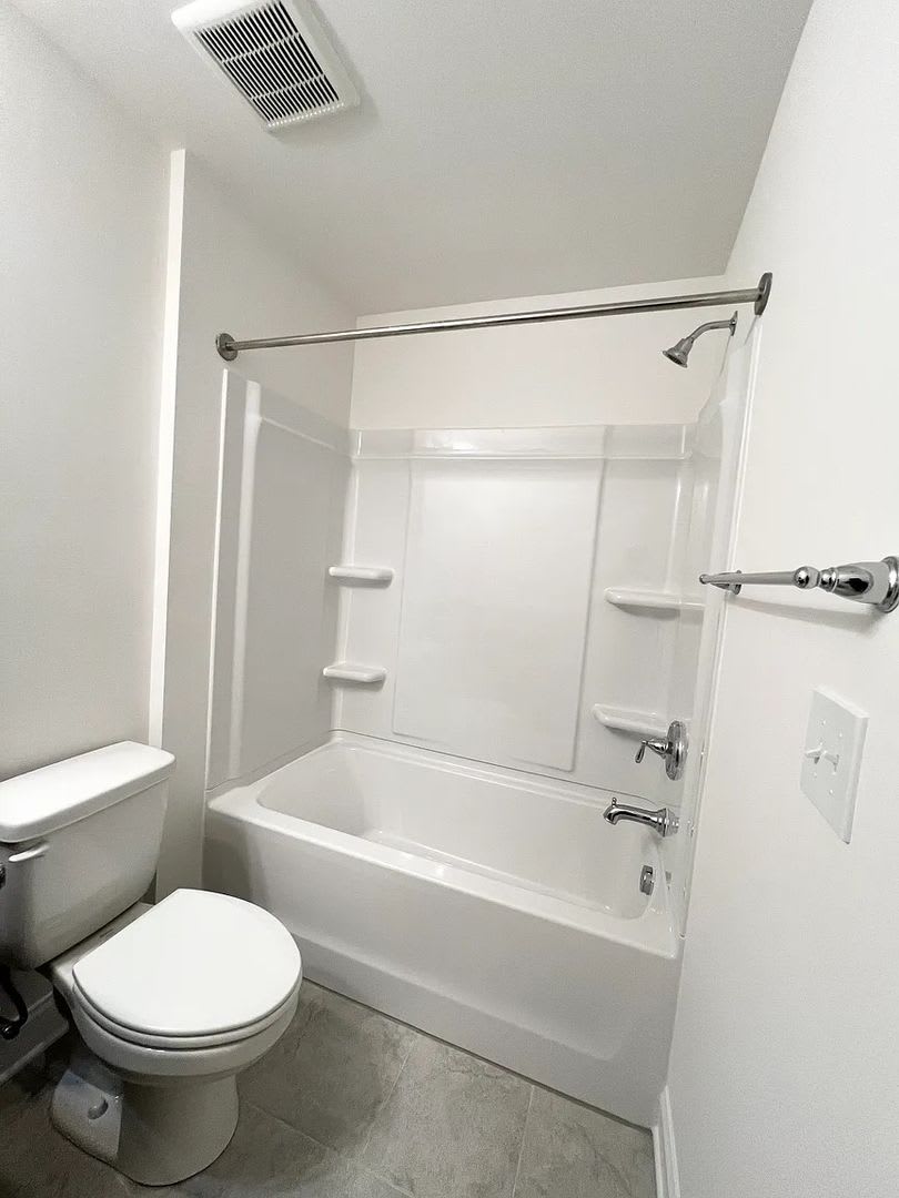 Room in 4 Bedroom Home at Walnut Hill Rd NW – photo 4