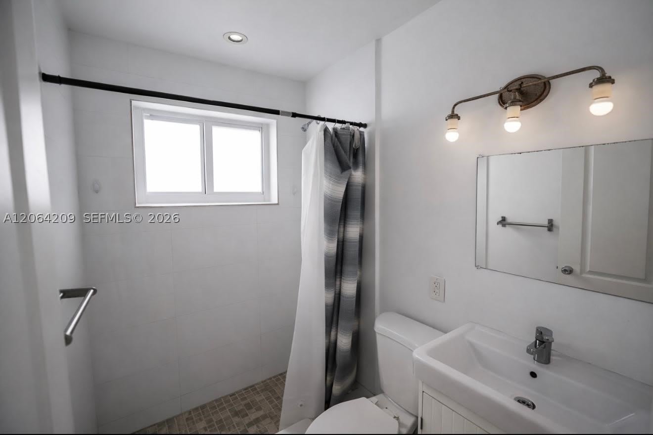 552 NE 61st St – photo 5