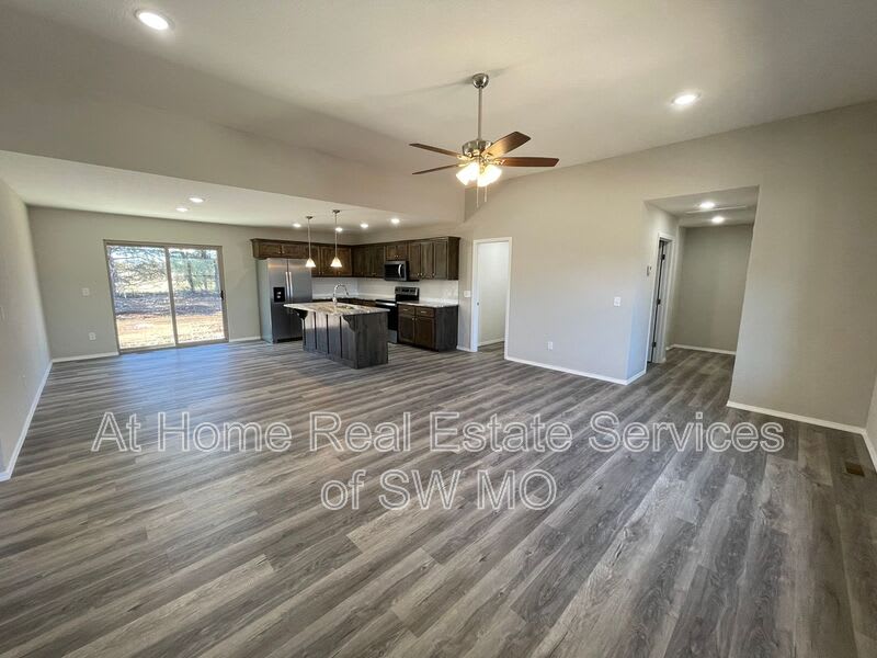 653 Southgate – photo 2