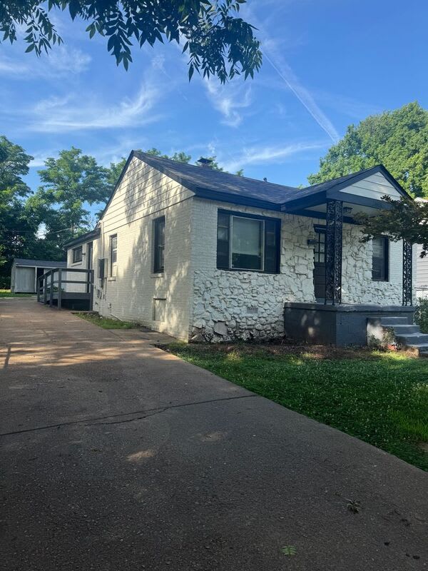 1981 Boyle Ave – photo 2