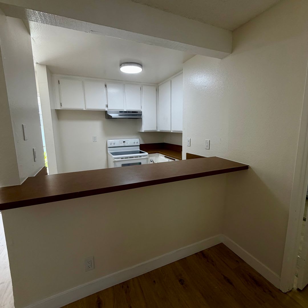 Great condo in gated community, 1 Bed, 1 Bath. Good Location. – photo 2