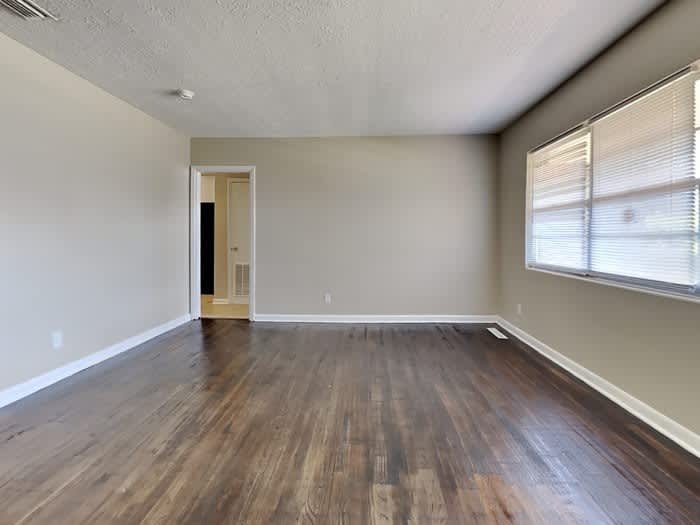 1332 Arlingwood Avenue – photo 4