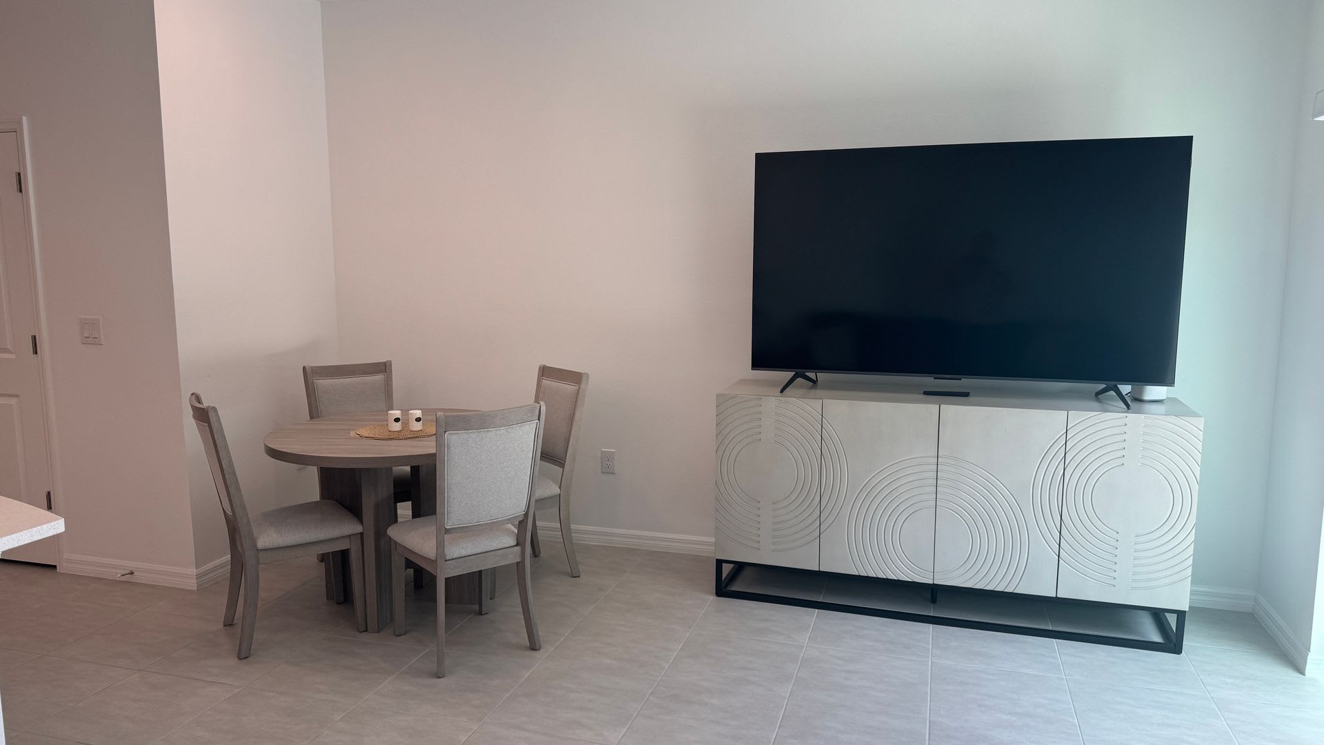 Unfurnished Annual Rental – photo 4