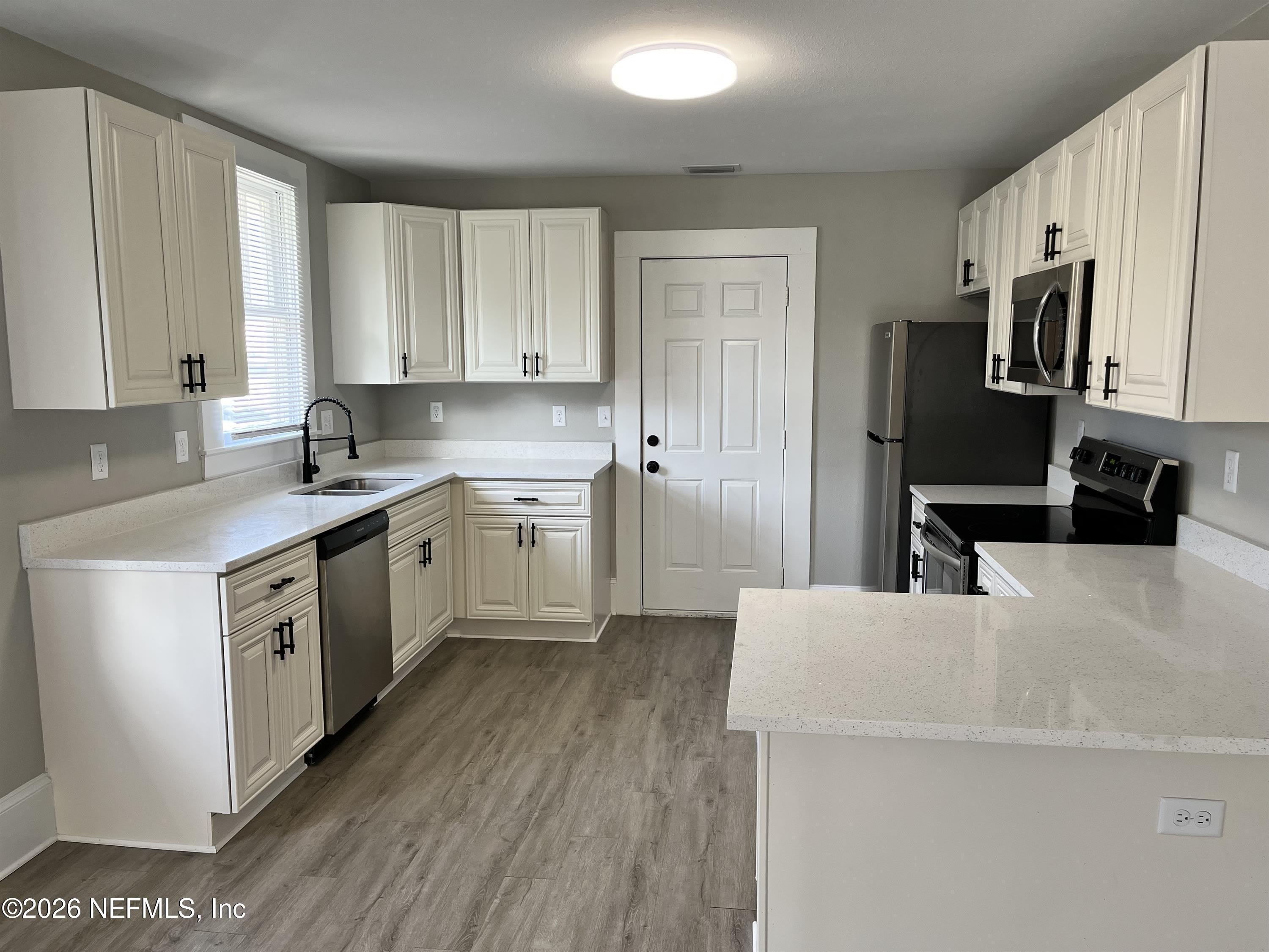 2105 Gilmore Street – photo 4