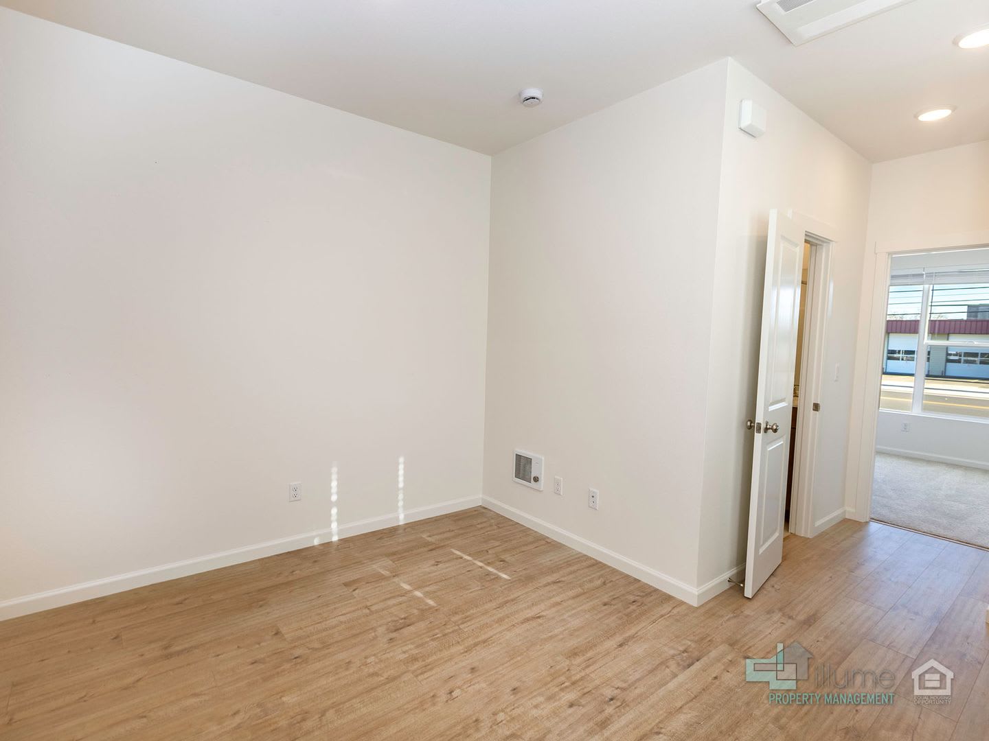 SUMMER SPECIAL: 1-MONTH RENT FREE! Charming 2 Bd/2.5 Ba Home in Hillsboro – photo 2