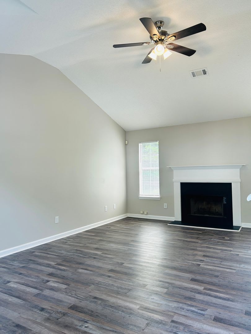 Great location, newly renovated 3 bedroom home in Rex! Must see! – photo 4
