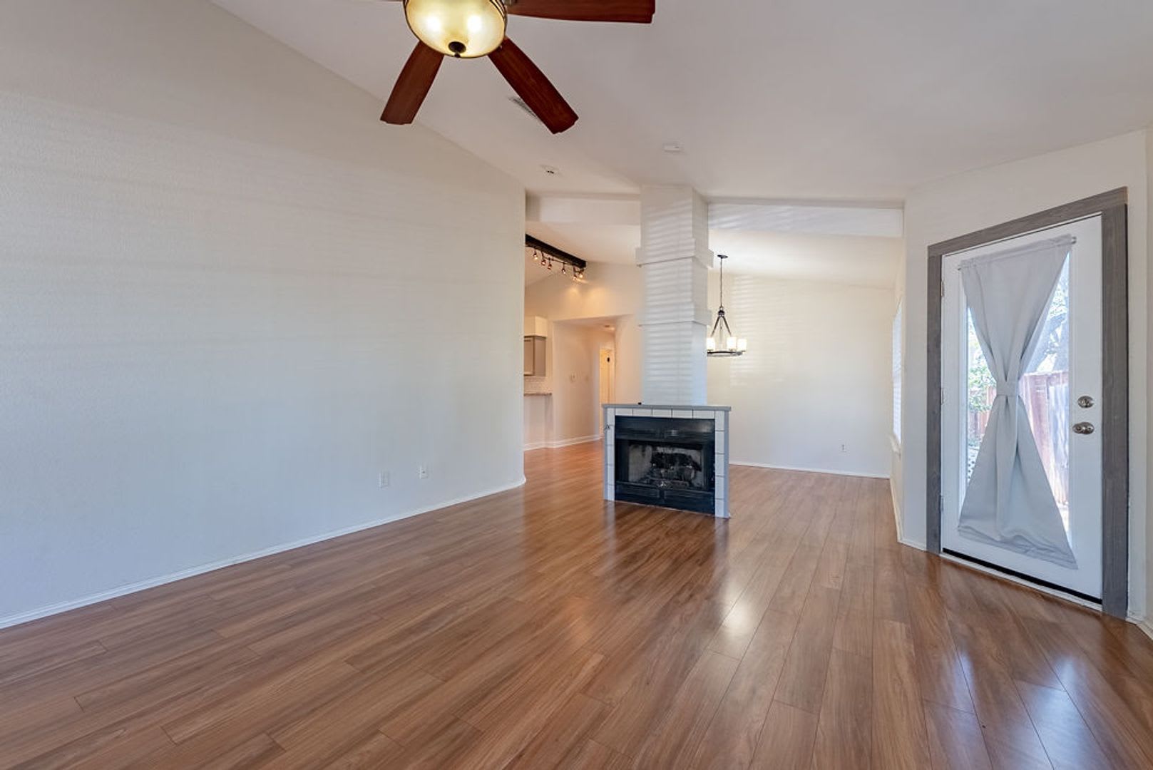 Luxury Meets Comfort Your Dream Single Family Home With Modern Design And Effortless Elegance Awaits – photo 4