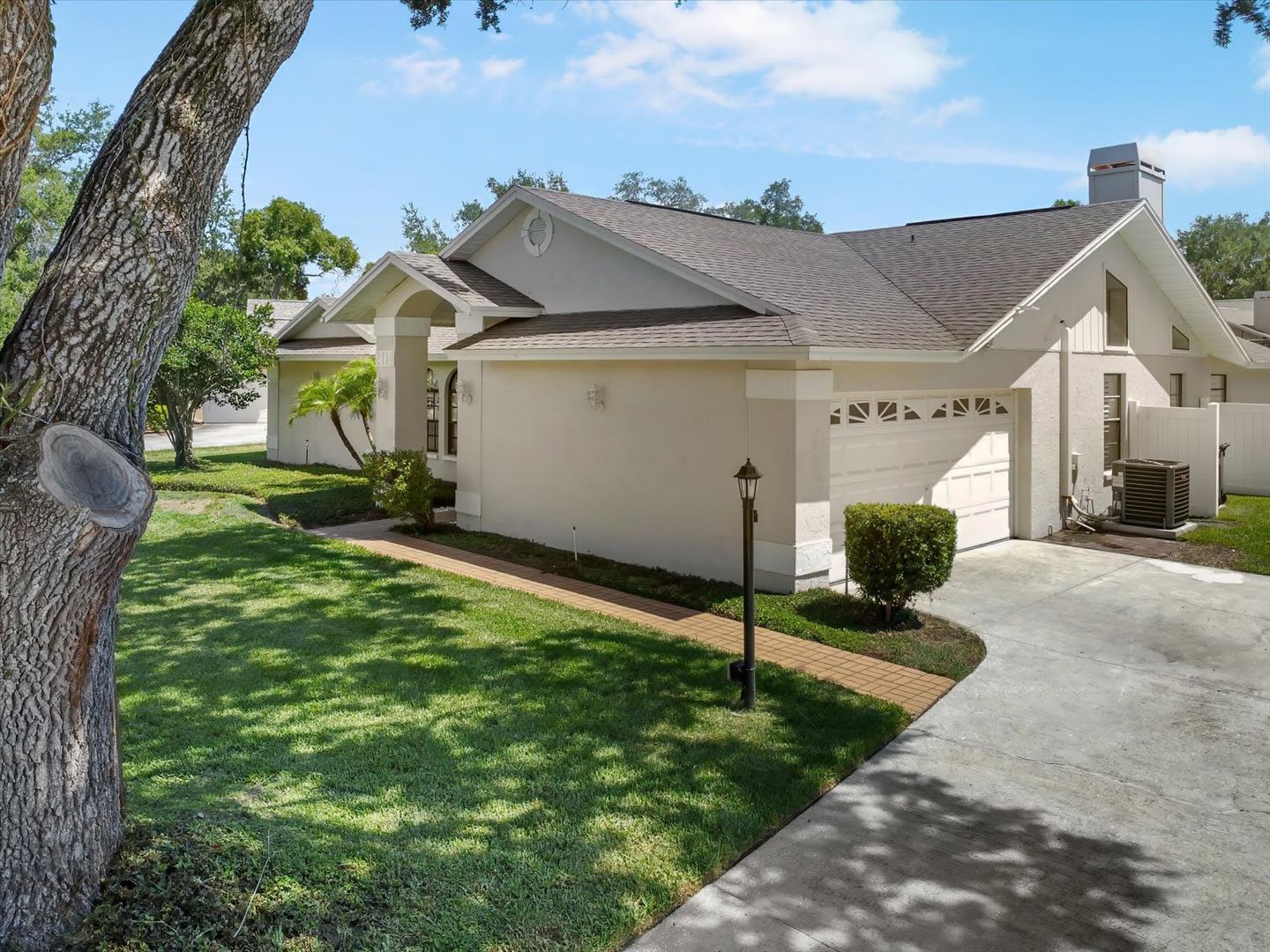 Valrico Pool Home large fence back yard – photo 3