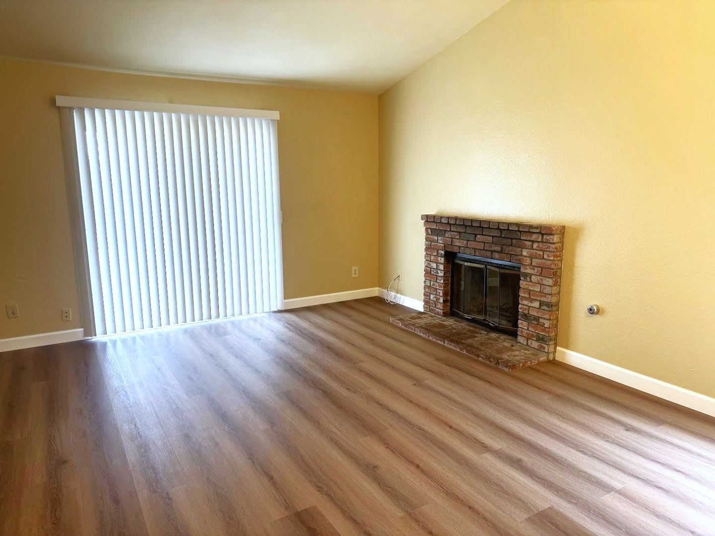 11968 MAPLE LEAF LN FONTANA 92337 (4 BED / 2 BATH) – photo 3