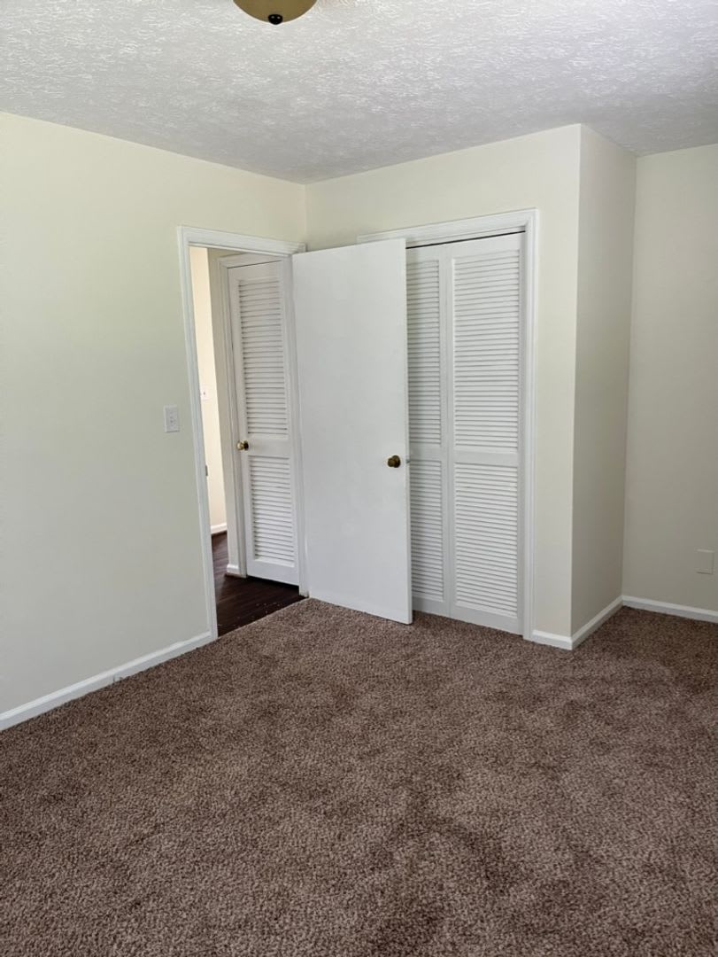 Updated 2 bedroom, 1 bath apartment with walk-out patio off of kitchen, and updated flooring. – photo 4