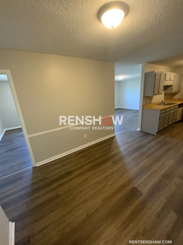 900 S College St – photo 2