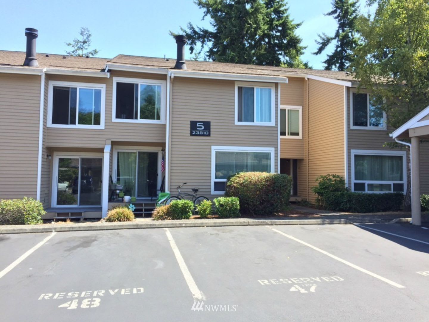 Practical 3 bedroom Des Moines Condo – photo 1