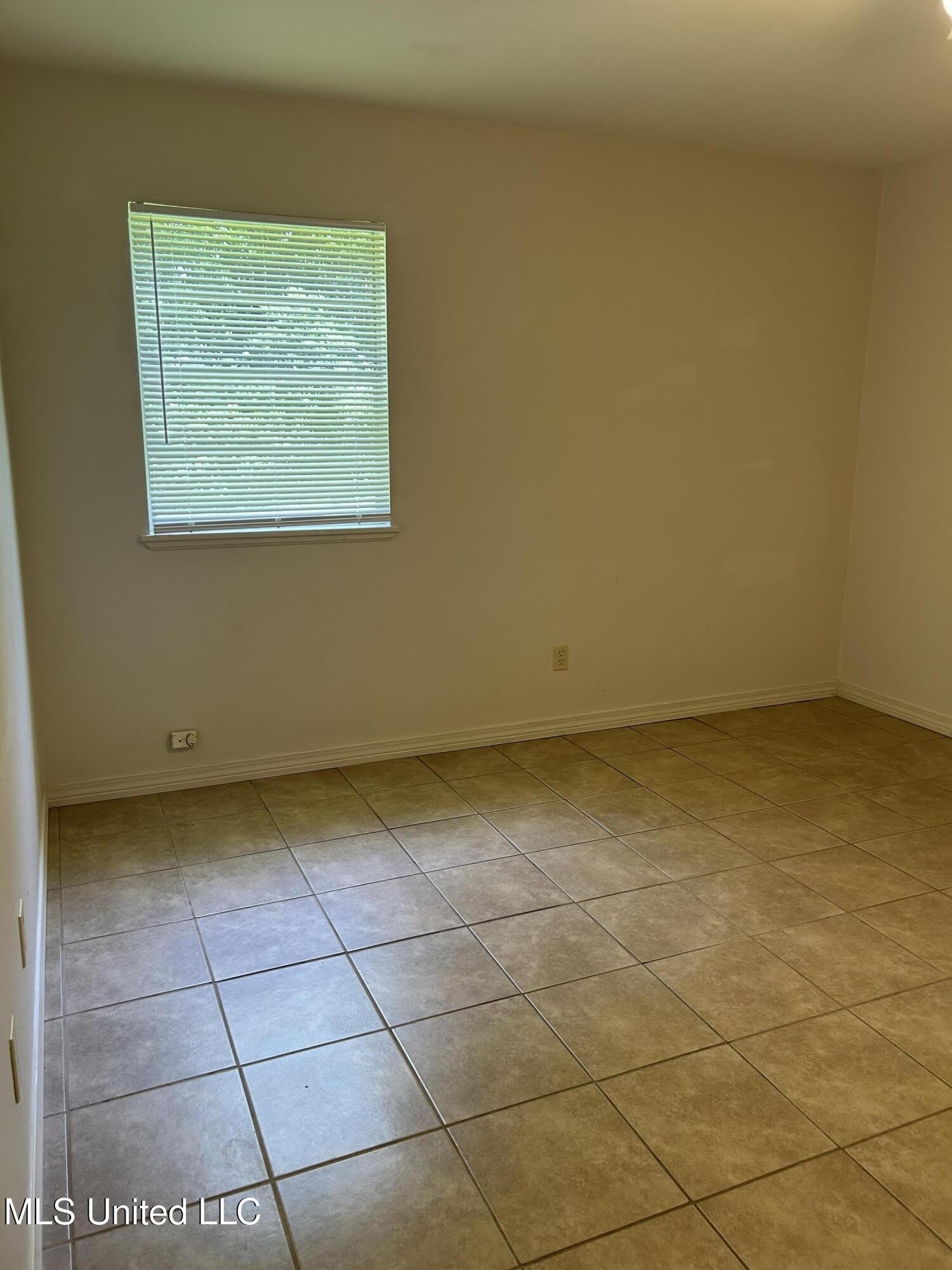 110 Hickory Drive – photo 5