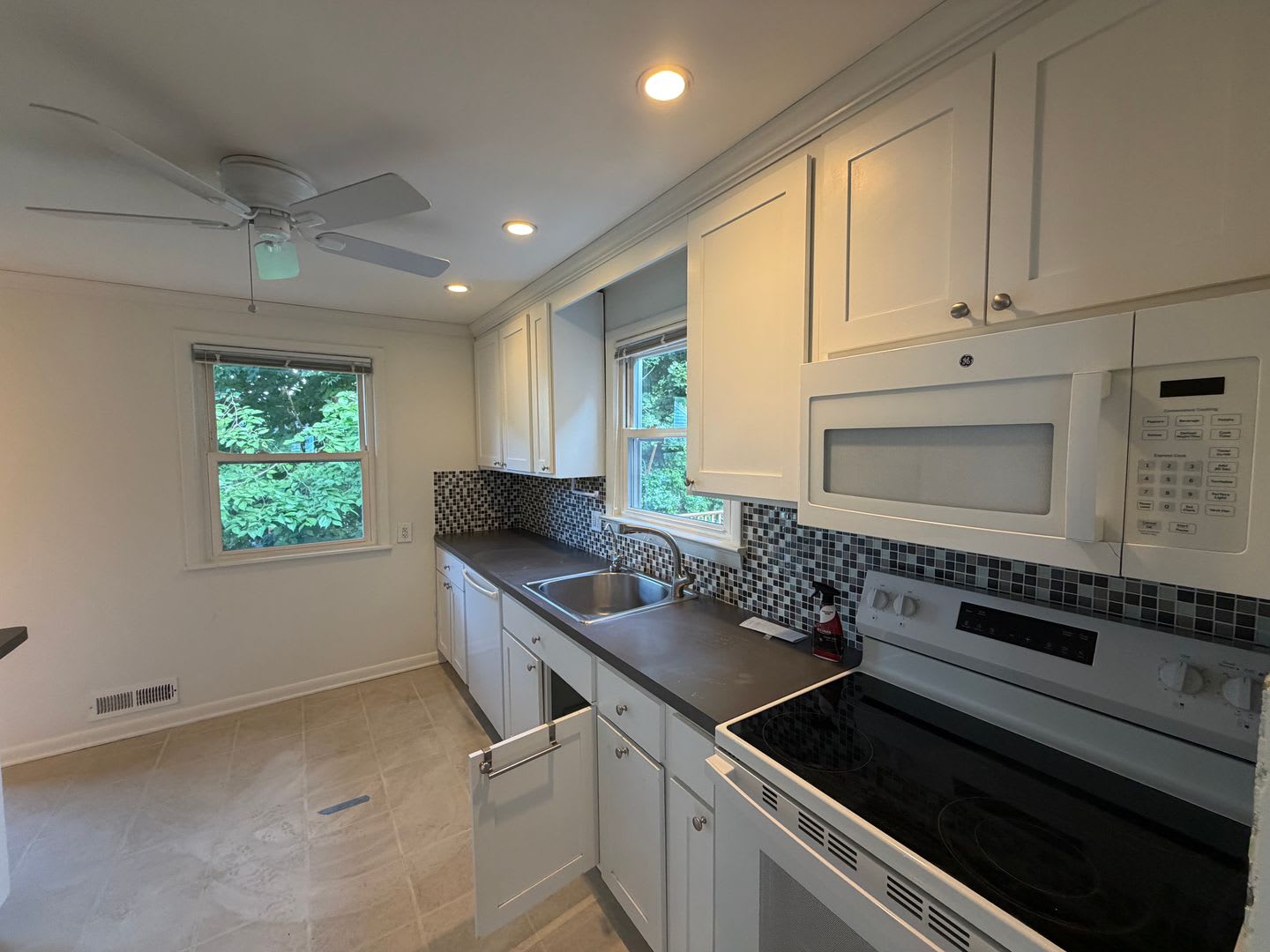 Beautiful Single Family Home In Lovely Neighborhood – photo 4