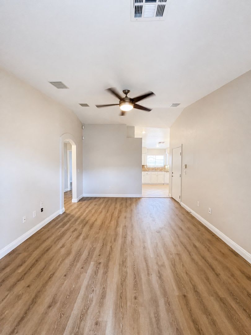 Large 3Bd 2 Ba 2 Car 1235 Sqft Home – photo 5