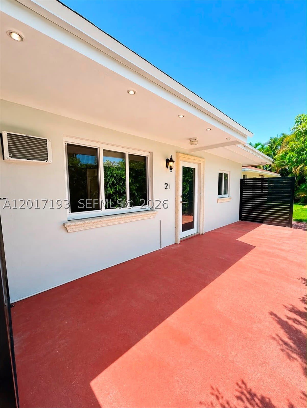 235 SW 64th Ave – photo 1