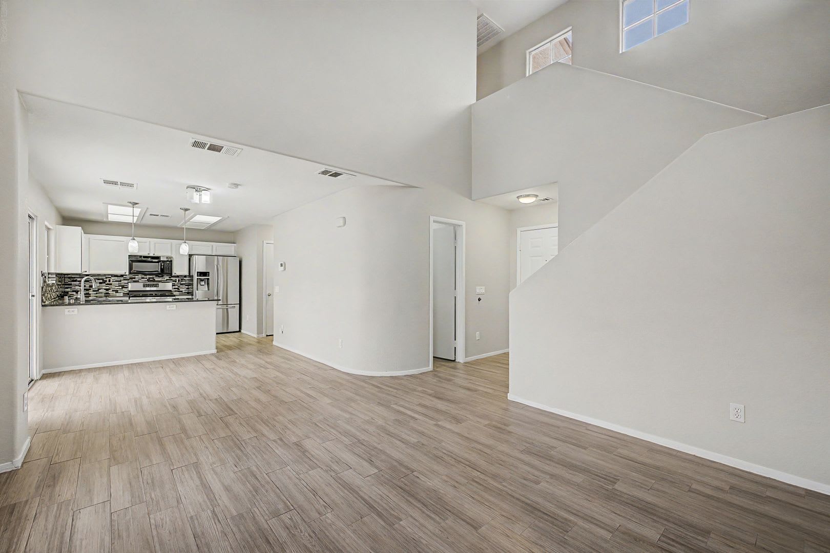 3-Bedroom home in the Northwest near both Air Force bases! – photo 3