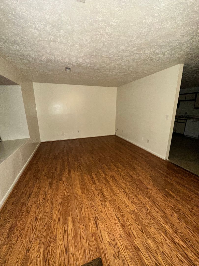 4 bedroom 2.5 bathroom Townhouse – photo 5