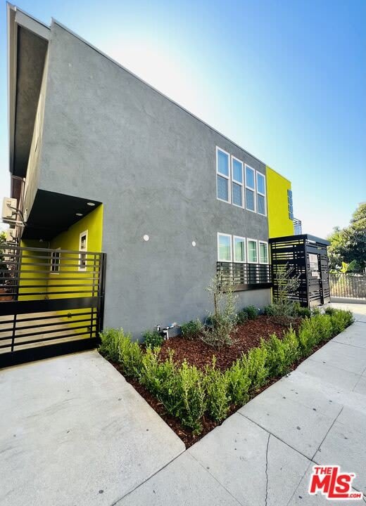 6244 De Longpre Ave – photo 3