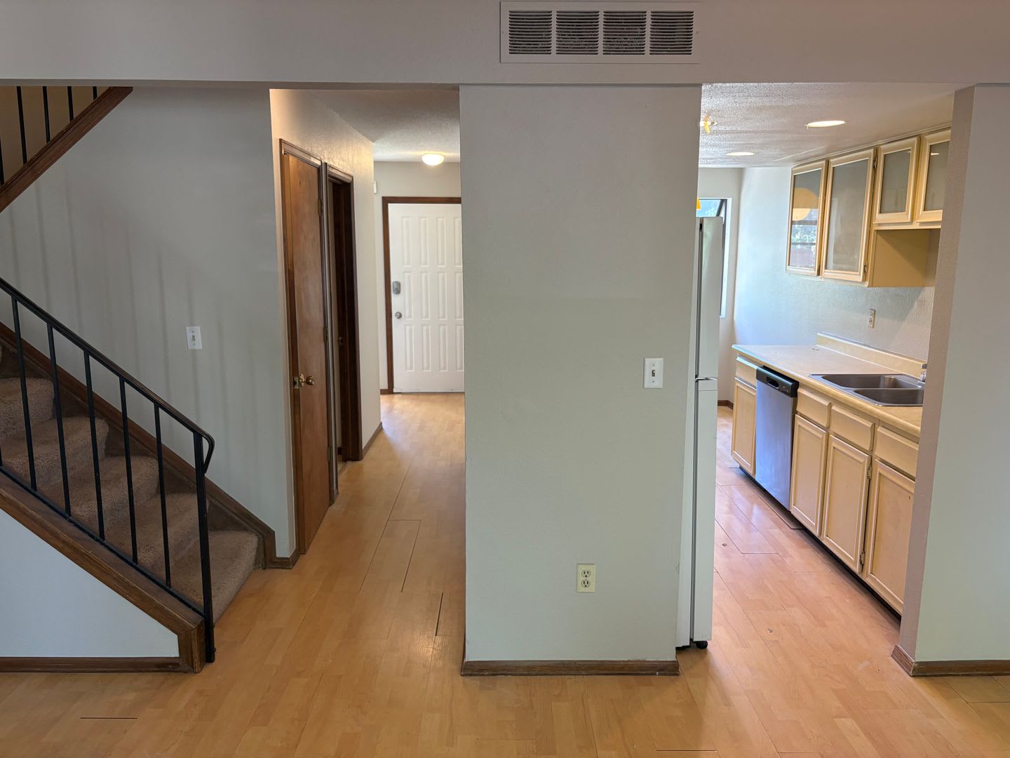 Pre-Lease 4 Bedroom 3.5 Bath Townhouse. – photo 5