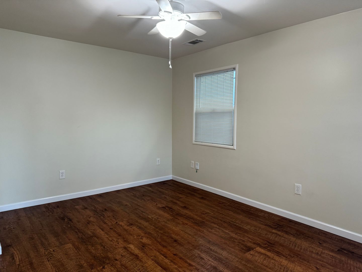 2 Bed 1 Bath House In Oakland – photo 2
