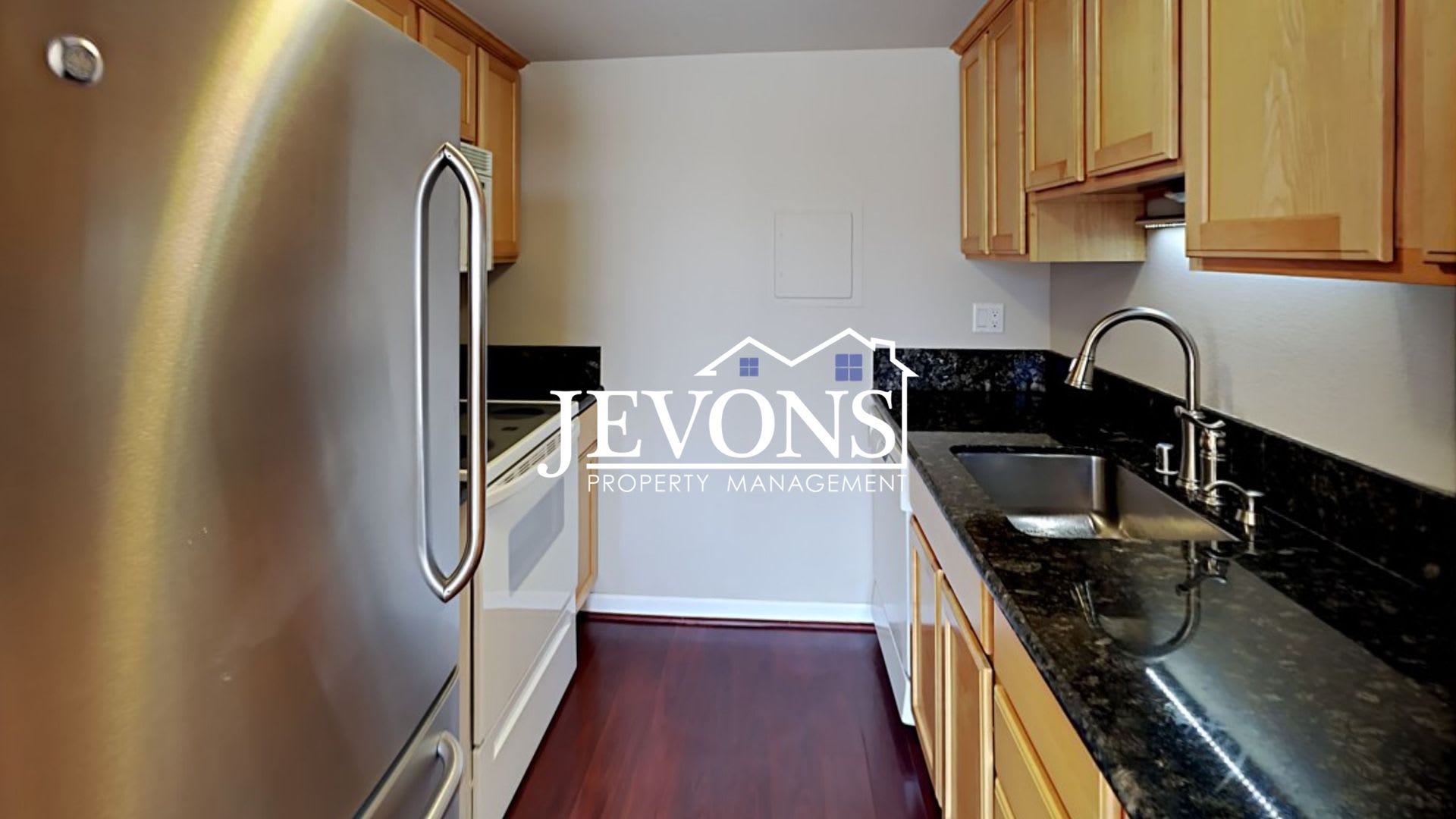 Charming top-floor condo with fully equipped kitchen – photo 3