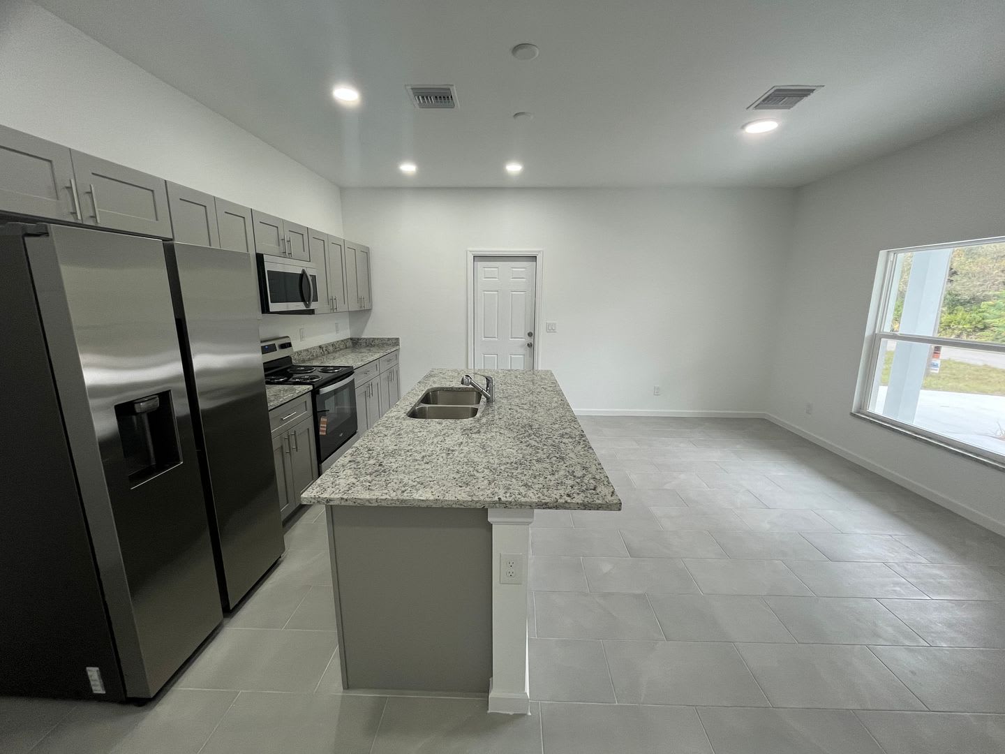 One Of A Kind Brand New 1 Bedroom 1 Bath 1 Car Garage In Desirable Lehigh Acres – photo 5