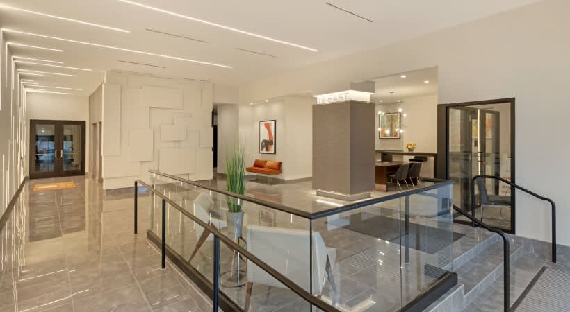 19 East – photo 2